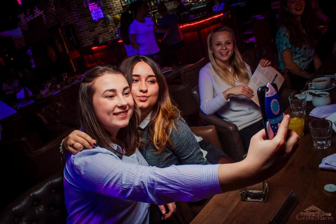 17.11 Selfie party